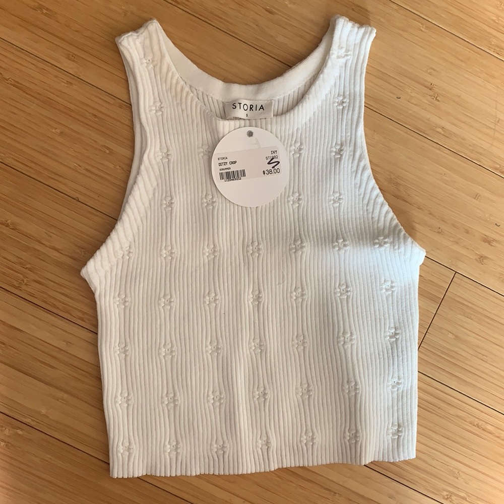 Storia white cropped sweater tank with flowers